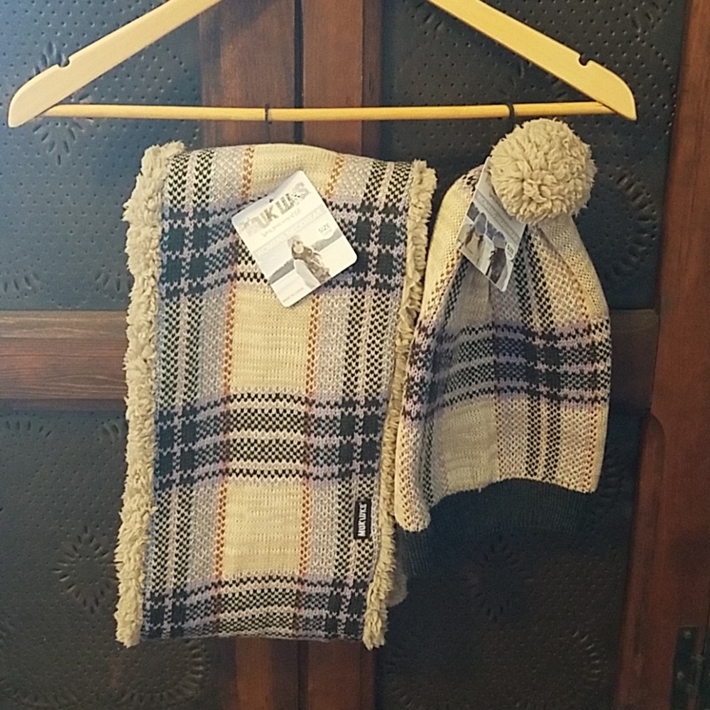 Muk Luks infinity scarf and toboggan
